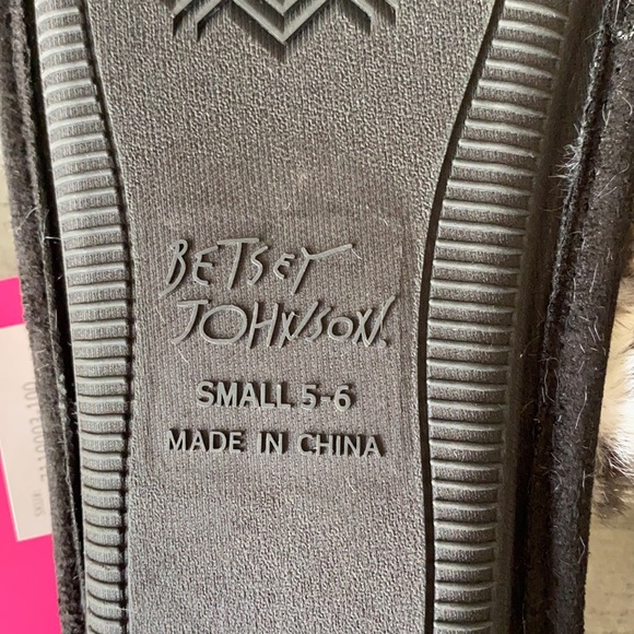 NWT Betsey Johnson Fuzzy Leopard Slippers Small Size 5/6 - Picture 5 of 6